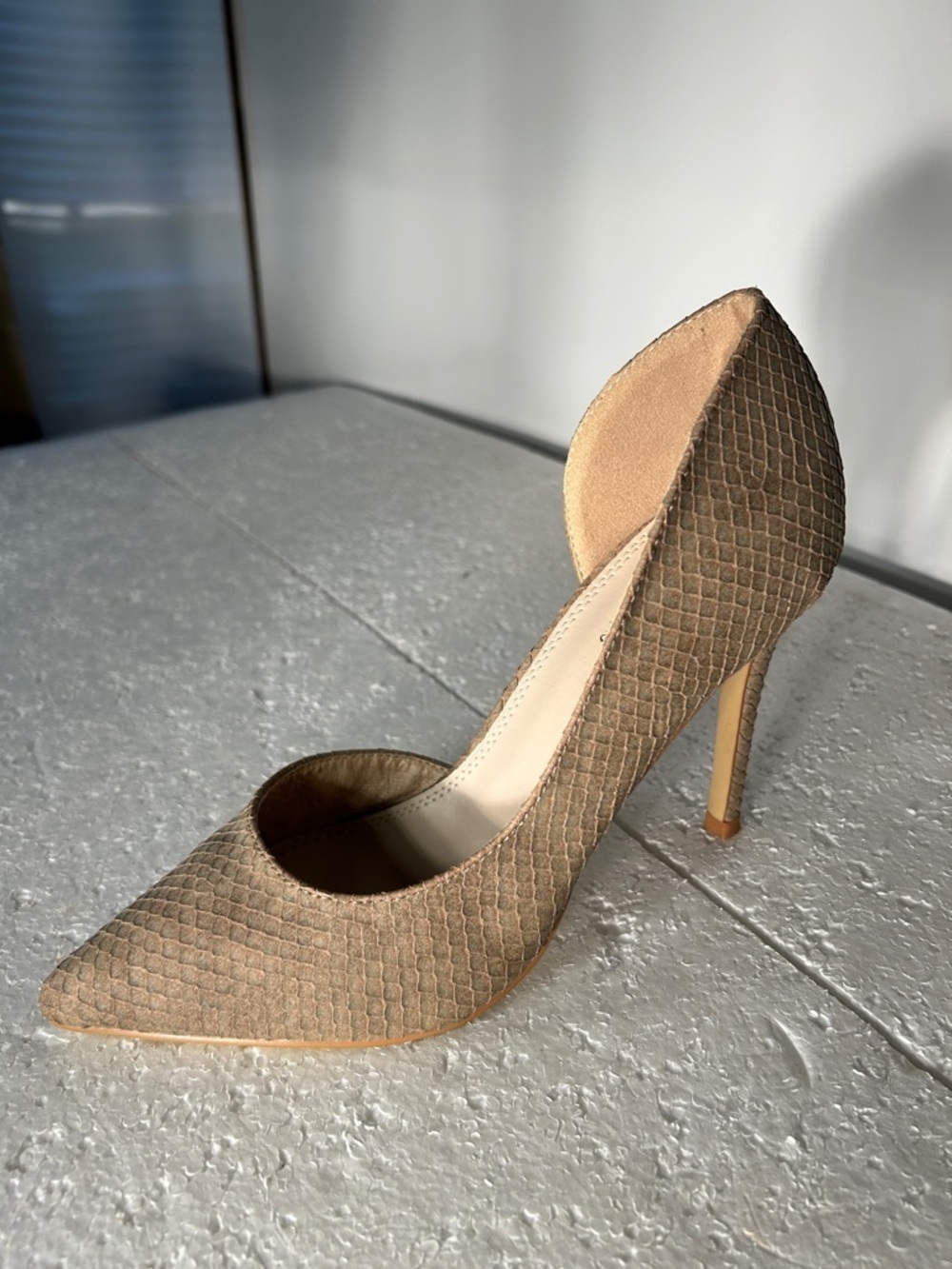 Catherine Malandrino SZ 8.5 Arla Taupe Stiletto Pumps Dressy Office Formal MOB